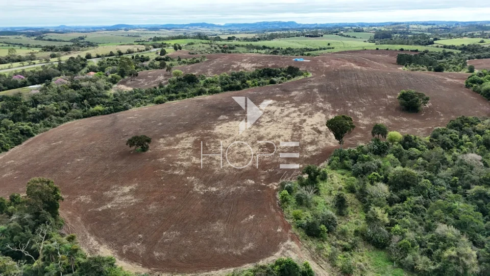 Imagens do imóveis Sítio à Venda de Frente para Rodovia – 87,12 Hectares – Itapetininga/SP