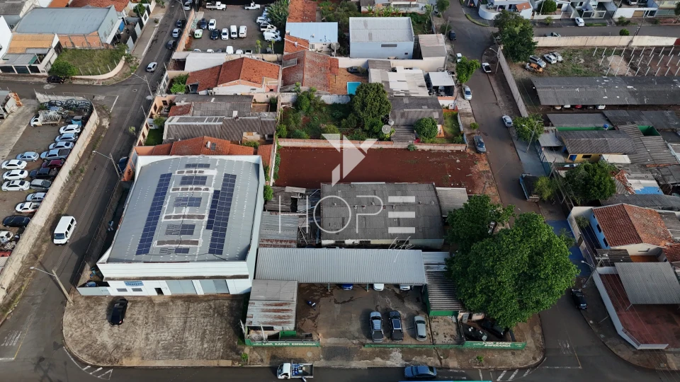 Imagens do imóveis Terreno Comercial à venda - Zoneamento ZC-2 - com 600 m² - próximo Av Tiradentes - Bandeirantes - Londrina PR