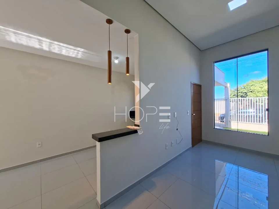 Casa geminada à venda com 73m² - 2 quartos - 1 banheiro - 1 Vaga - Jardim Padovani - Londrina PR