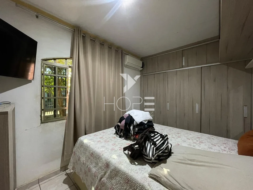 Imagens do imóveis Casa à venda com 375 m² - 2 quartos - 1 banheiro - 2 vagas - Jardim Silvino - Cambé PR
