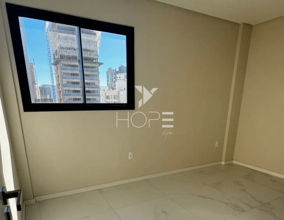 Residencial Ilha de Creta - apartamento à venda com 112m² - 3 suítes - 600 metros do mar - Meia Praia - Itapema SC