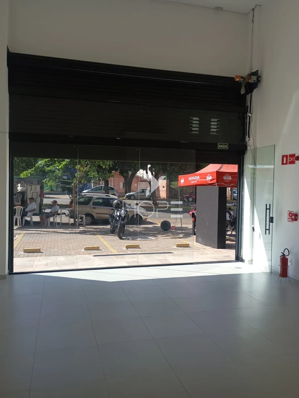 Imagens do imóveis Loja comercial para locação com 45m² - vitrine em vidro - Avenida Saul Elkind - Zona Norte - Londrina PR