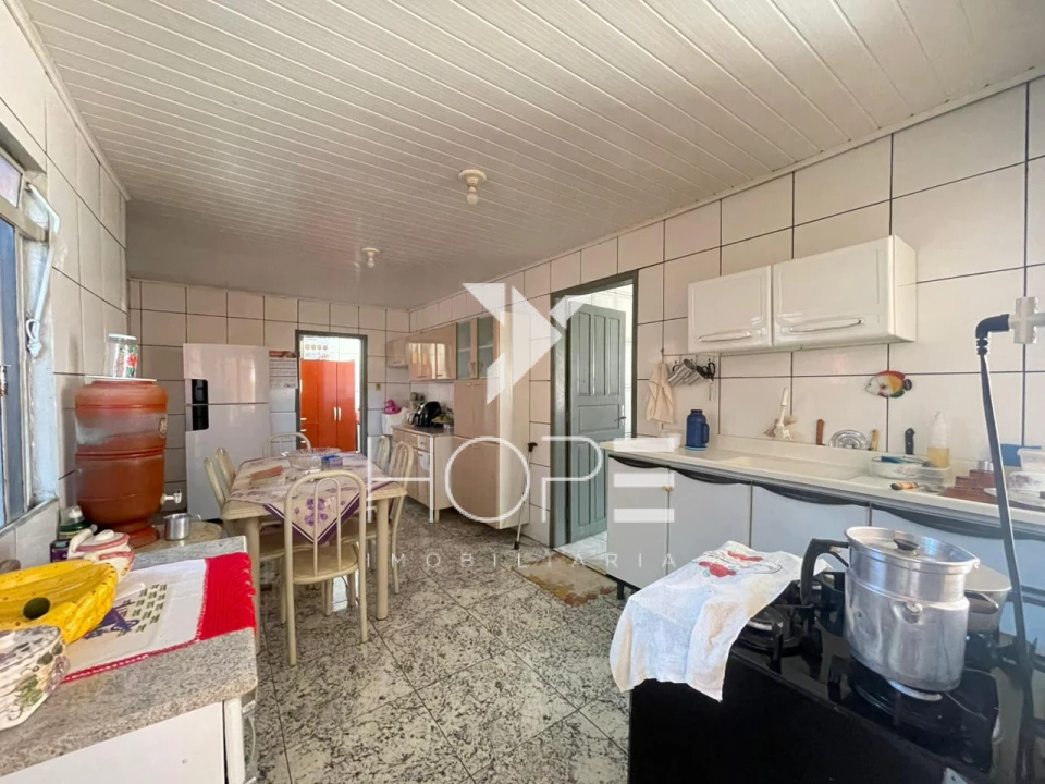 Casa à venda com edícula e terreno amplo no Jardim Silvino – Cambé/PR