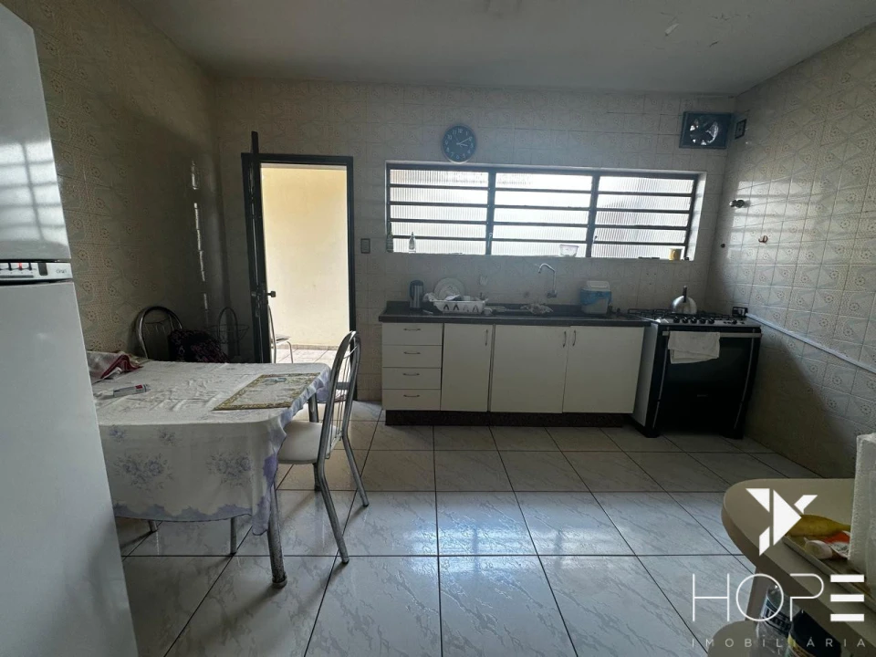 Casa à venda  próximo a Av. Higienópolis e Av. Jk.  – Londrina/PR