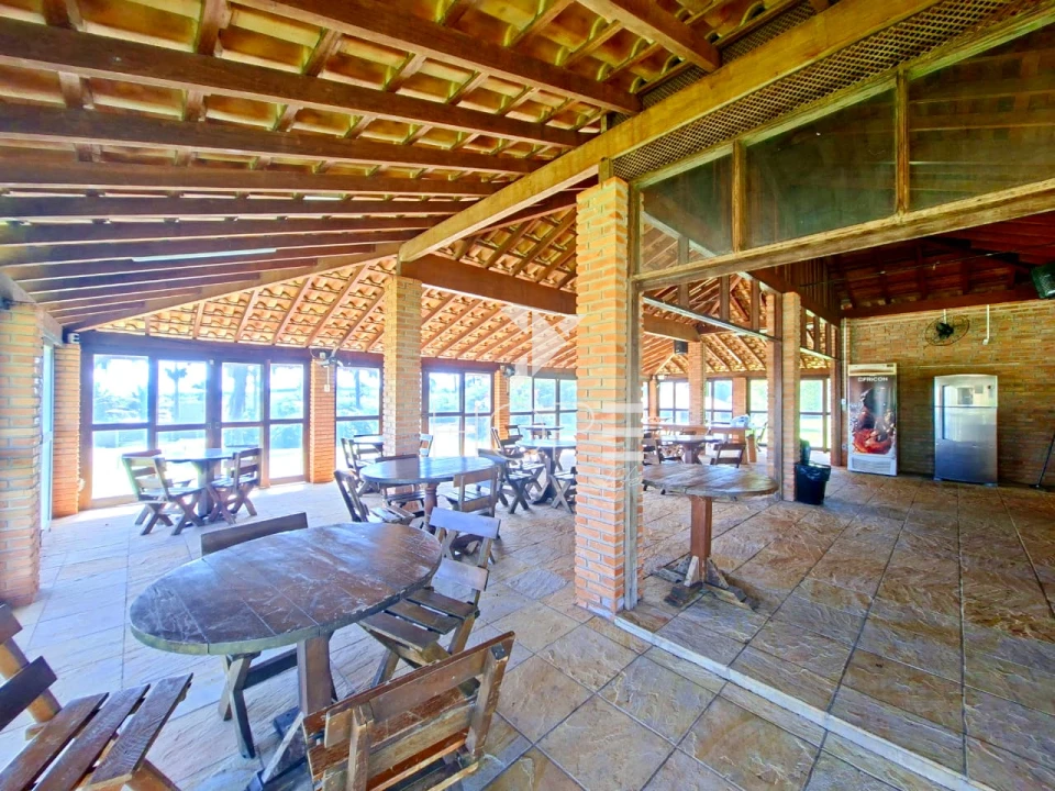 Imagens do imóveis Condomínio Riviera do Poente - chácara à venda com 1.300 m² - 2 quartos - 1 suíte - 4 vagas -  piscina - Alvorada do Sul PR