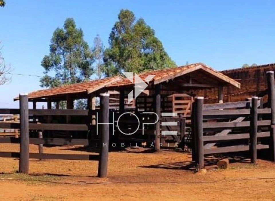 Fazenda à venda na região de Botucatu/SP – 119,5 alqueires – Rica em água