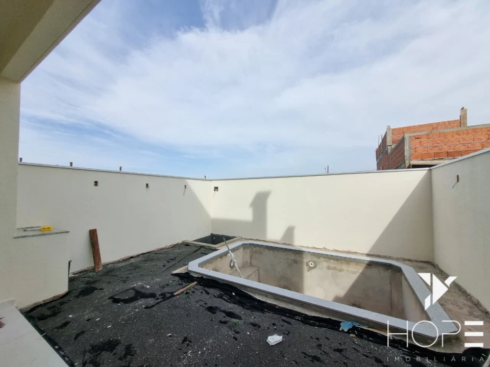 Imagens do imóveis Elegância e Lazer: Sobrado com Piscina no Condomínio Morada das Flores – Cambé
