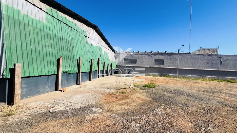 Imagens do imóveis Barracão para Alugar na Av. ARTHUR THOMAS em Londrina | 1.000m² de área total I 600m² de área construída, Pátio para Caminhões e Energia Trifásic