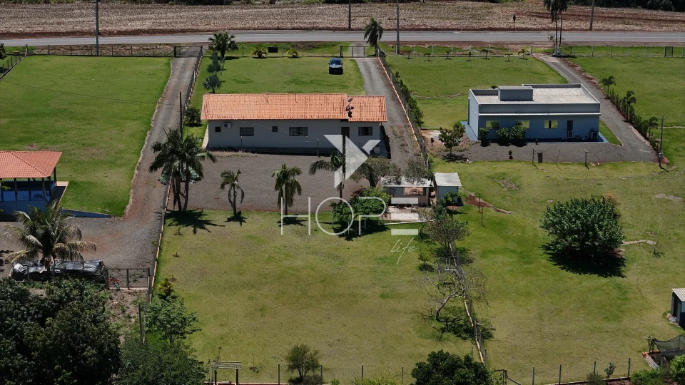 Imagens do imóveis Chácara à venda com 10.278 m² - 3 quartos - 2 banheiros - Rodovia Engenheiro Ângelo Lopes - Ibiporã PR