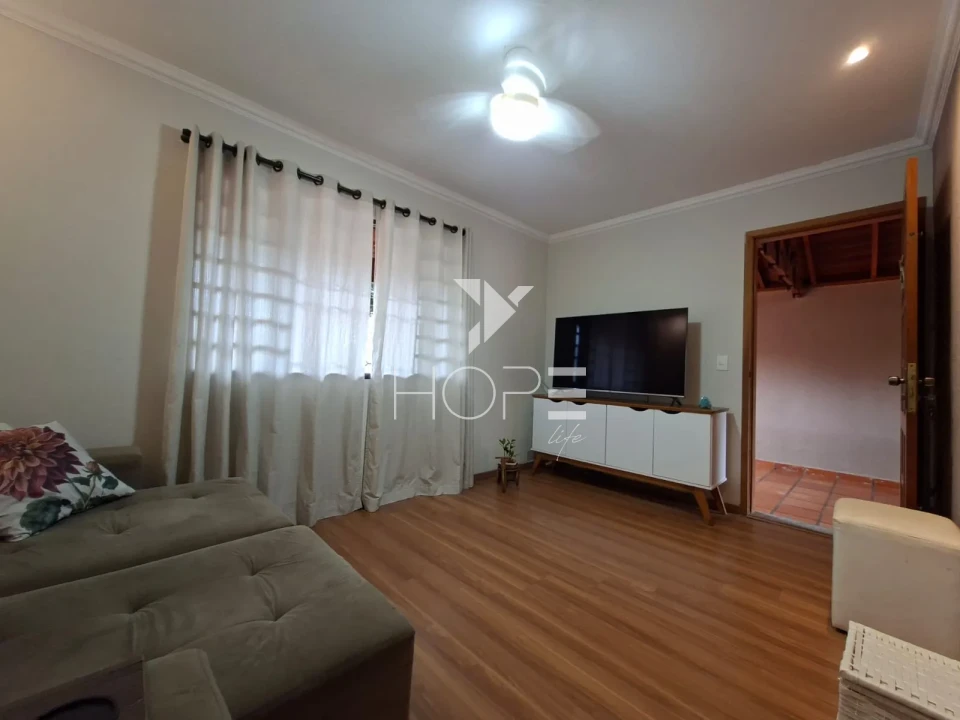Imagens do imóveis Casa à venda com 190 m² - 4 quartos - 2 banheiros - edícula - 3 vagas - Zona Leste - Proximo ao Aeroporto - Londrina PR