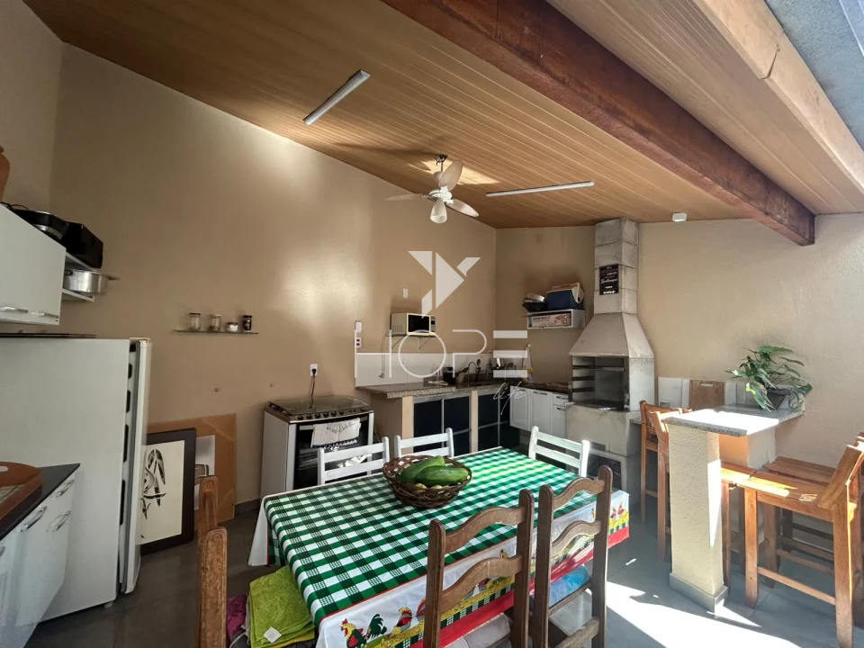 Imagens do imóveis Casa Geminada à venda com 126 m² - 3 quartos - 1 suíte - área gourmet - Zona Norte - Londrina PR