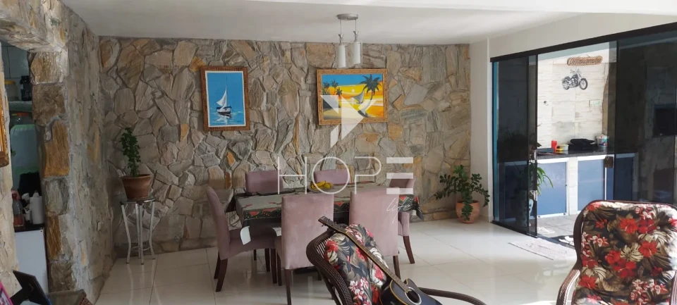 Imagens do imóveis Sobrado comercial à venda com 225 m² - 3 apartamentos independentes - Itapoá SC - Próximo do Mar