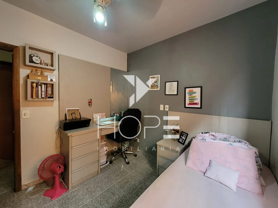 Casa com edícula à venda – 3 quartos (1 suíte) – Bairro Coliseu – Londrina/PR