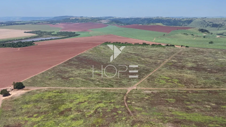 Imagens do imóveis Fazenda à venda com 483 alqueires - 77% de aproveitamento - potencial para irrigação - Botucatu SP
