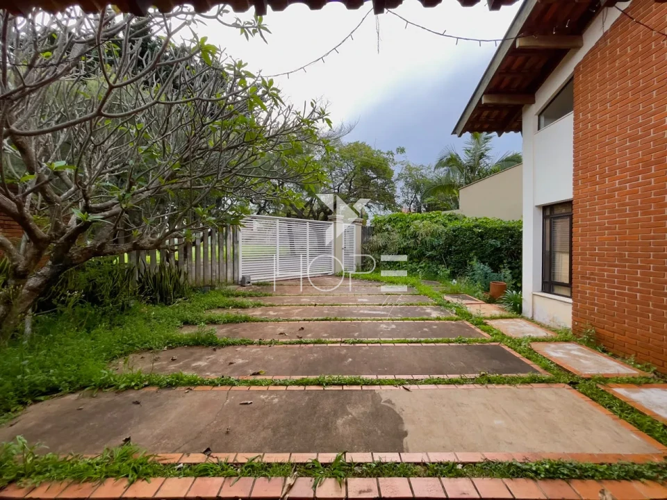 Imagens do imóveis Sobrado à Venda com Piscina – 301m² – 3 Quartos (1 Suíte) – Tucano – Zona Sul – Londrina/PR