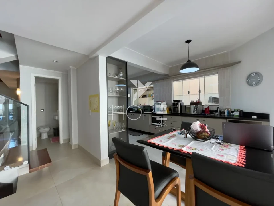 Sobrado em Condomínio à Venda – 261m² – 3 Quartos (1 Suíte) – Vale das Araucárias – Parque Residencial Alcântara – Zona Sul – Londrina/PR