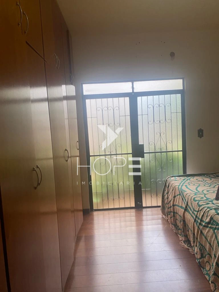 Sobrado à Venda - 6 Quartos – 306 m² de terreno – Portal de Versalhes 2 – Zona Oeste – Londrina/PR