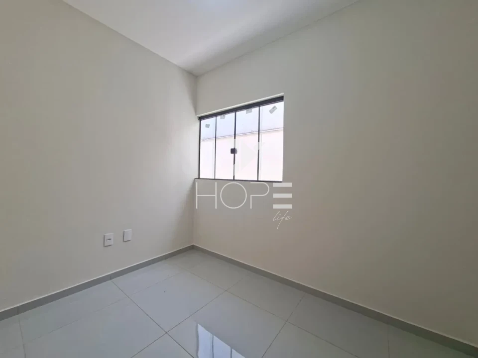 Casa geminada à venda com 73m² - 2 quartos - 1 banheiro - 1 Vaga - Jardim Padovani - Londrina PR
