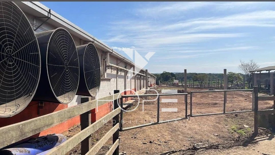 Imagens do imóveis Fazenda à venda 244.5 alqueires leiteria industrial e laticínio estruturado frente rodovia – região de Itapetininga – São Paulo