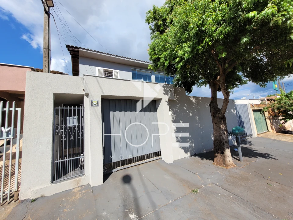 Sobrado com 2 quartos e edícula à venda no Jardim Silvino – Cambé/PR