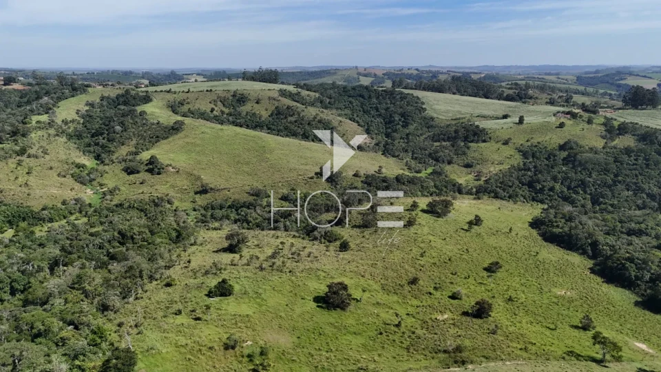 Imagens do imóveis Fazenda à venda com 48.25 alqueires - agricultura e pastagem - frente para o asfalto - São Miguel Arcanjo SP