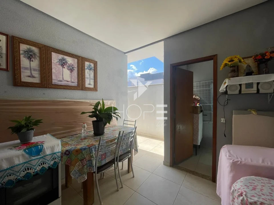 Imagens do imóveis CASA A VENDA CHAMONIX - 3 DORMITÓRIOS (1 SUÍTE) - 125m² - R$ 490.000,00