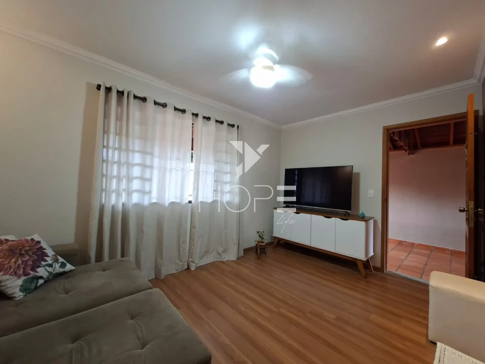 Imagens do imóveis Casa à venda com 190 m² - 4 quartos - 2 banheiros - edícula - 3 vagas - Zona Leste - Proximo ao Aeroporto - Londrina PR