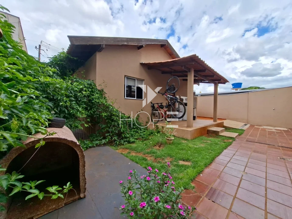 Imagens do imóveis Casa à venda com 190 m² - 4 quartos - 2 banheiros - edícula - 3 vagas - Zona Leste - Proximo ao Aeroporto - Londrina PR