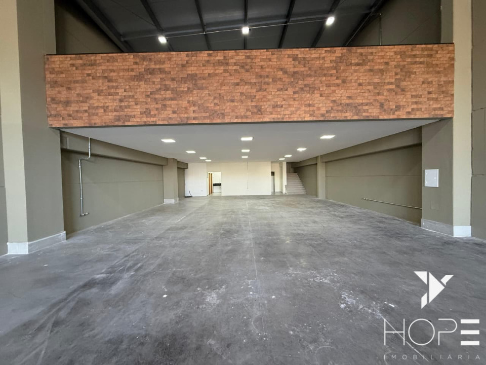 Ponto Estratégico! Galpão de 600m² + Mezanino na Av. São João com Alta Visibilidade