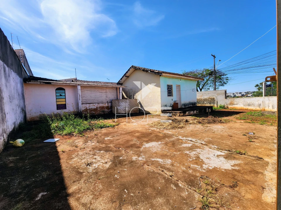 Imagens do imóveis Casa à venda com 250m² de terreno - 2 quartos - ideal para reforma ou demolição  - Zona leste Londrina PR
