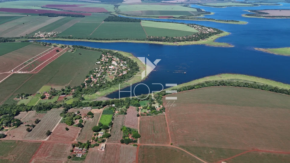 Imagens do imóveis Chácara molhada à venda com 30.492 m² - 3 casas - piscina - acesso direto ao rio - Alvorada do Sul PR