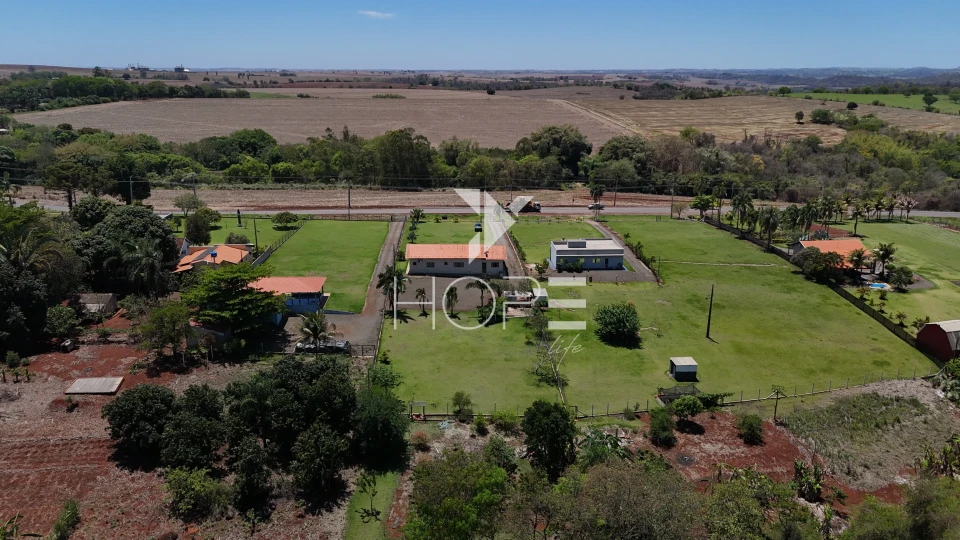 Imagens do imóveis Chácara à venda com 10.278 m² - 3 quartos - 2 banheiros - Rodovia Engenheiro Ângelo Lopes - Ibiporã PR