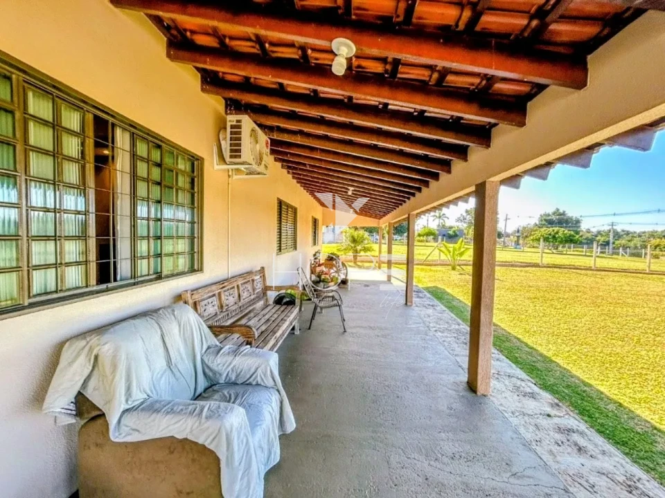Imagens do imóveis Chácara à venda com 10.278 m² - 3 quartos - 2 banheiros - Rodovia Engenheiro Ângelo Lopes - Ibiporã PR