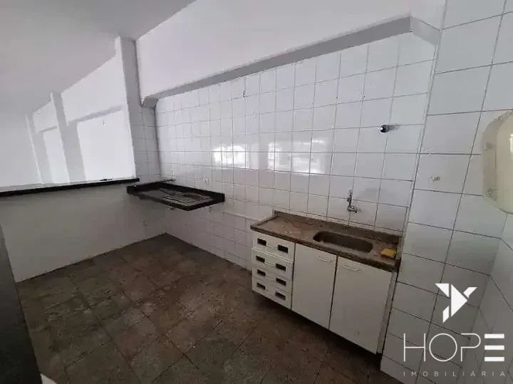 SALA COMERCIAL DE ESQUINA PARA LOCAÇÃO  NA AV. Juscelino Kubitscheck