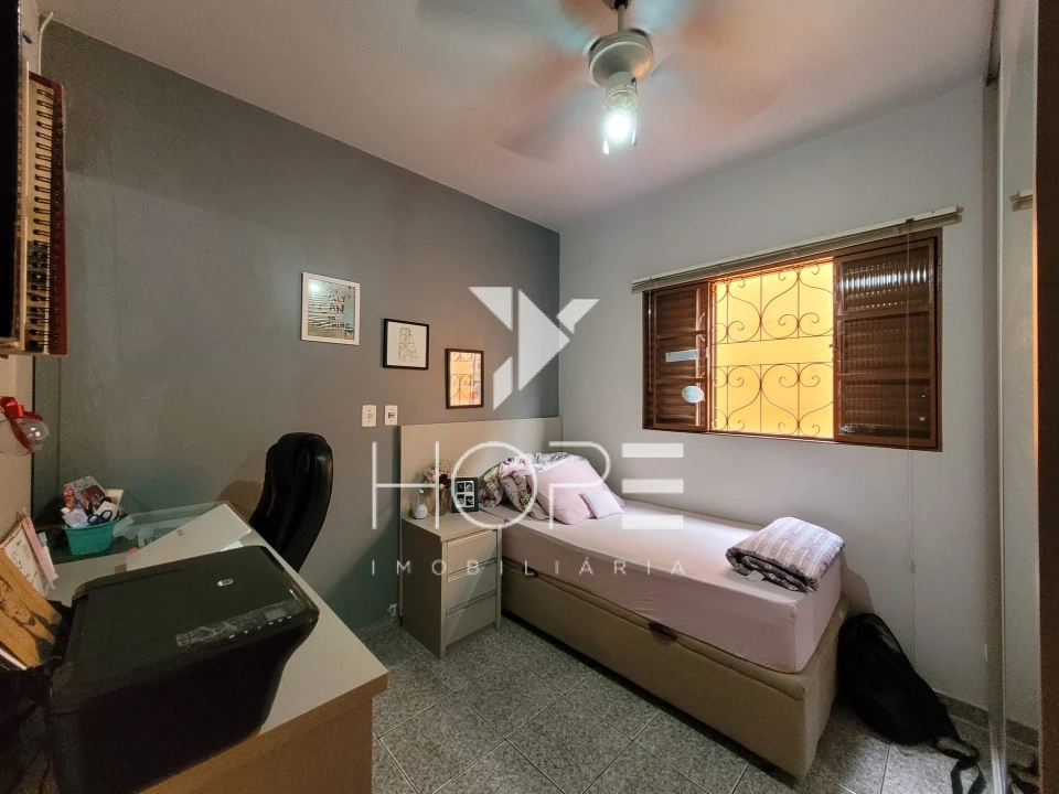 Casa com edícula à venda – 3 quartos (1 suíte) – Bairro Coliseu – Londrina/PR