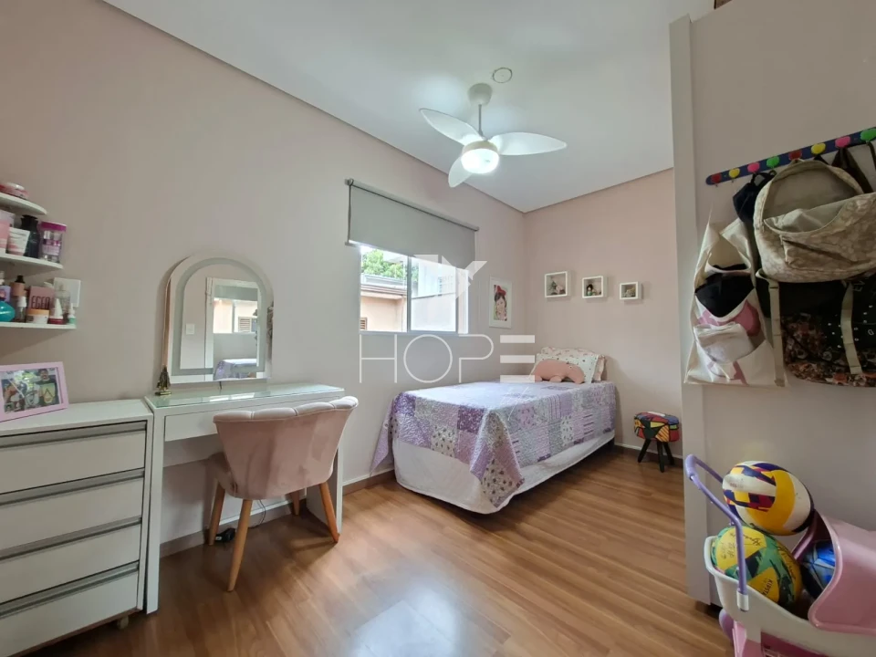 Imagens do imóveis Casa à venda com 190 m² - 4 quartos - 2 banheiros - edícula - 3 vagas - Zona Leste - Proximo ao Aeroporto - Londrina PR