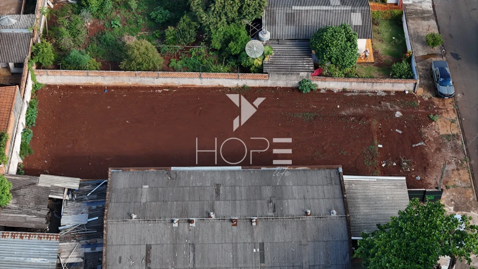 Imagens do imóveis Terreno Comercial à venda - Zoneamento ZC-2 - com 600 m² - próximo Av Tiradentes - Bandeirantes - Londrina PR