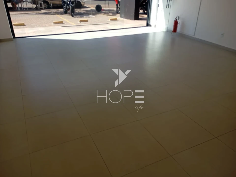 Imagens do imóveis Loja comercial para locação com 45m² - vitrine em vidro - Avenida Saul Elkind - Zona Norte - Londrina PR