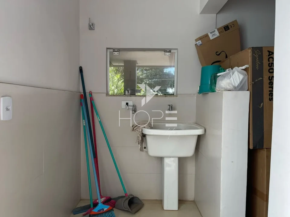 Imagens do imóveis Sobrado à venda no Condomínio Sun Lake, com 4 suítes e frente para o lago, Zona Sul de Londrina - PR