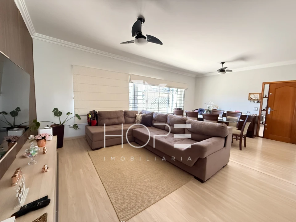 Casa à venda – 3 quartos – 180 m² – Jardim Brasília – Londrina/PR