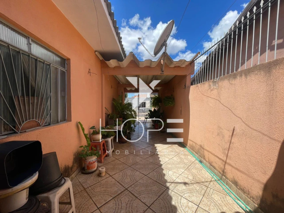 Casa à venda com edícula e terreno amplo no Jardim Silvino – Cambé/PR