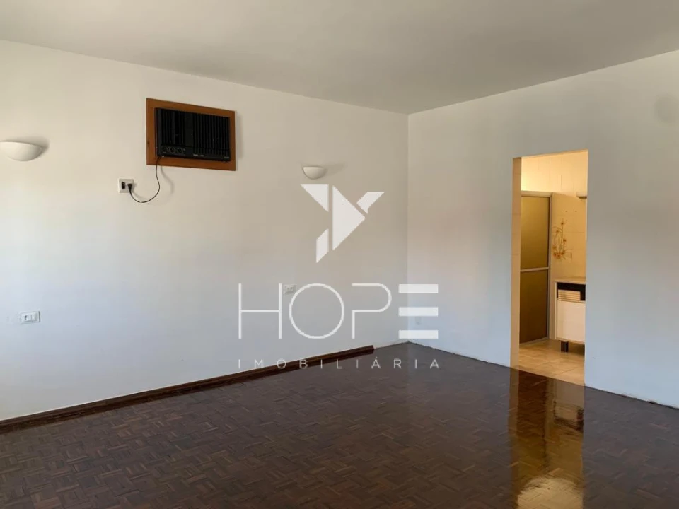 Sobrado à Venda – 5 Quartos (2 Suítes) – 211 m² – Bairro Quebec – Região Central – Londrina/PR