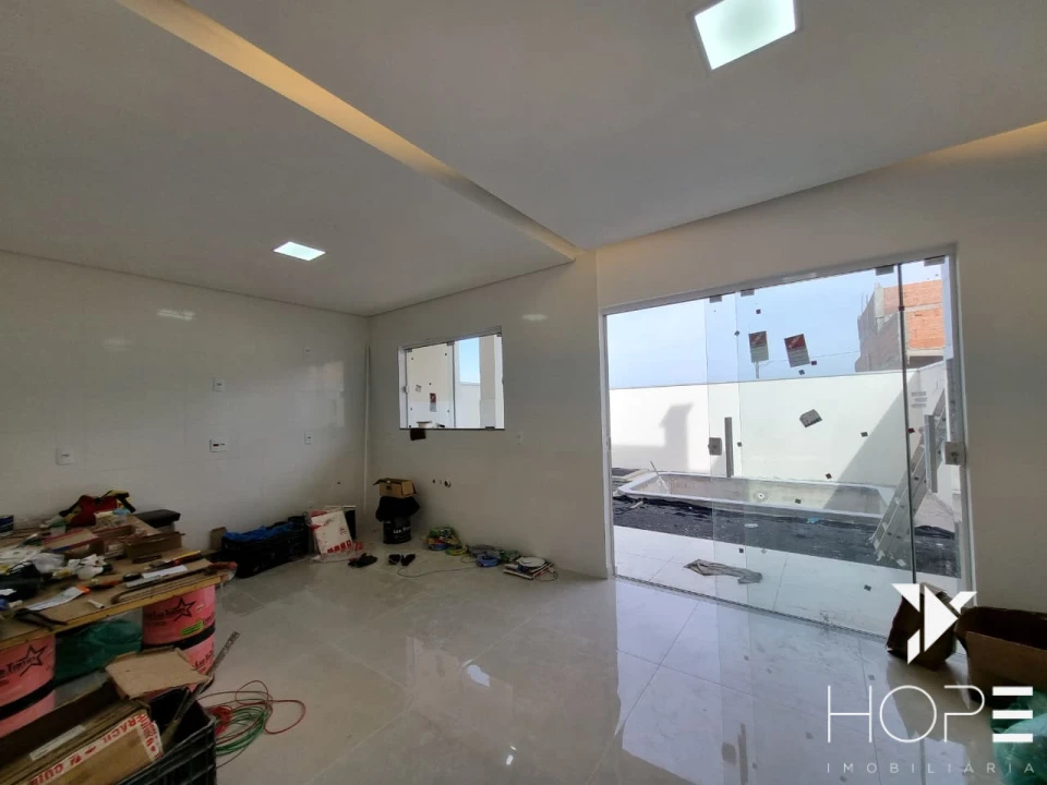 Imagens do imóveis Elegância e Lazer: Sobrado com Piscina no Condomínio Morada das Flores – Cambé