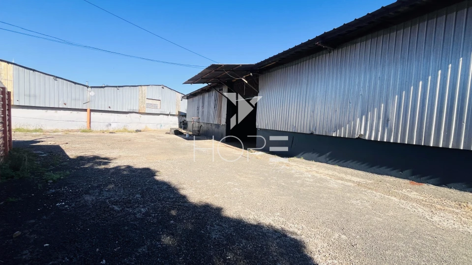 Imagens do imóveis Barracão para Alugar na Av. ARTHUR THOMAS em Londrina | 1.000m² de área total I 600m² de área construída, Pátio para Caminhões e Energia Trifásic