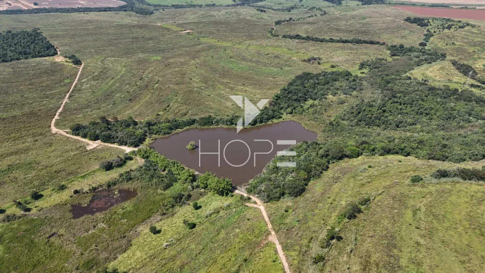 Imagens do imóveis Fazenda à venda com 483 alqueires - 77% de aproveitamento - potencial para irrigação - Botucatu SP