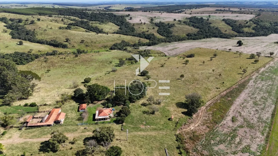 Imagens do imóveis Fazenda à venda com 133 alqueires - agricultura e pecuária - 80% de aproveitamento - Angatuba SP