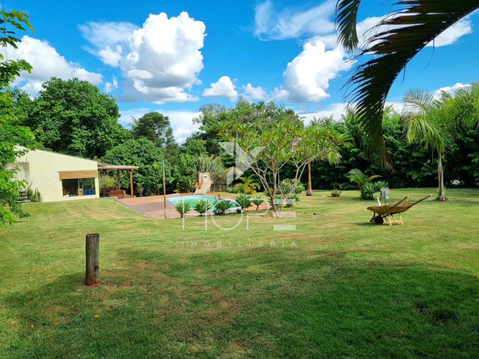 LINDA CHACARA DE 2500M² NO CONDOMINIO ITAUNA
