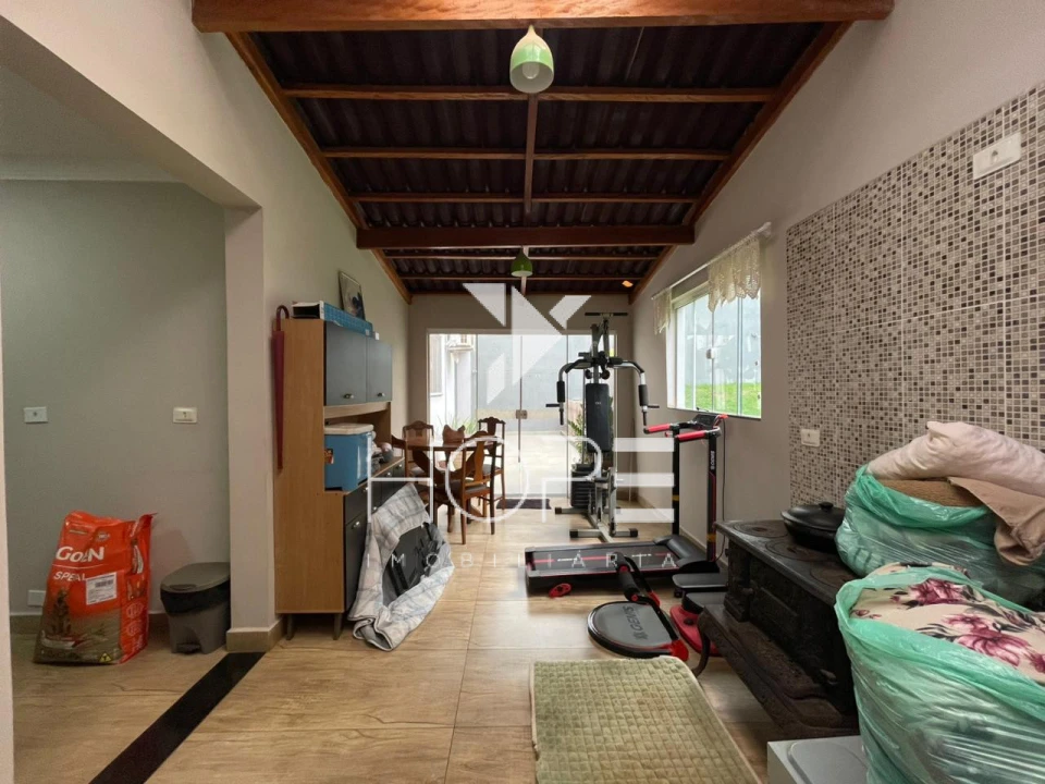 Sobrado à Venda com Energia Solar – 178m² Intern – 4 Quartos (1 Suíte) – Monte Belo – Zona Sul – Londrina/PR