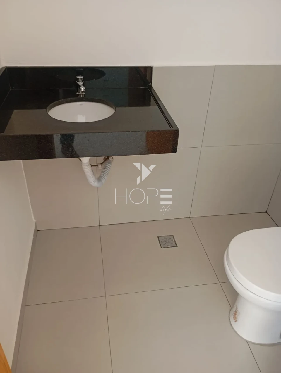 Imagens do imóveis Loja comercial para locação com 45m² - vitrine em vidro - Avenida Saul Elkind - Zona Norte - Londrina PR