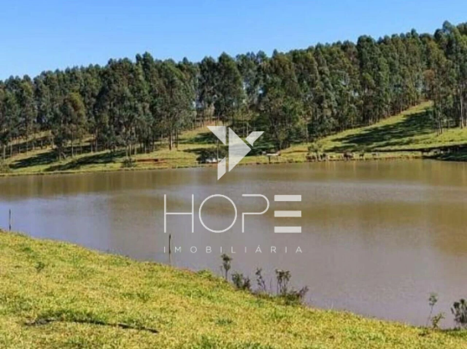 Fazenda à venda na região de Botucatu/SP – 119,5 alqueires – Rica em água